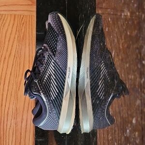 Brooks LEVITATE Black and Gold Running Shoes!! CLEAN!!